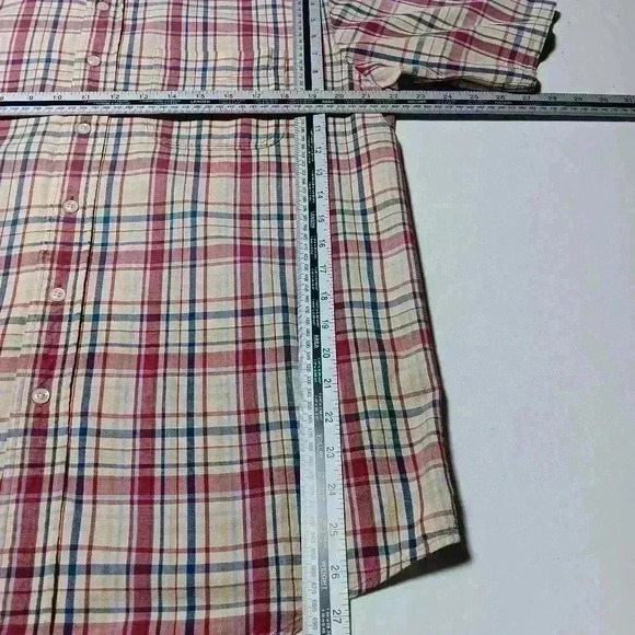 Llbean short sleeve button down shirt. 💯 cotton. Men's size  M. - Picture 3 of 5